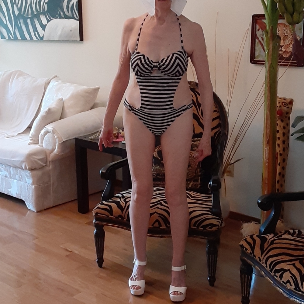 Swim suit one plece